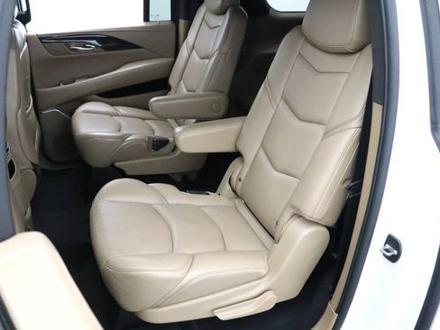 Used 2019 Cadillac Escalade ESV Platinum AWD/4WD image 9
