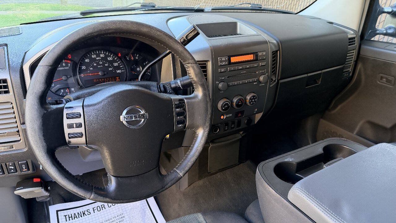 Used 2005 Nissan Titan SE AWD/4WD image 11