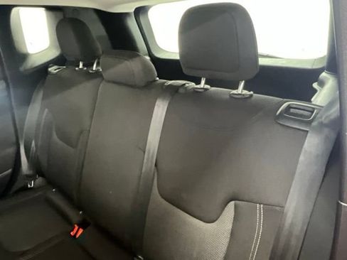 Used 2021 Jeep Renegade Sport FWD image 7