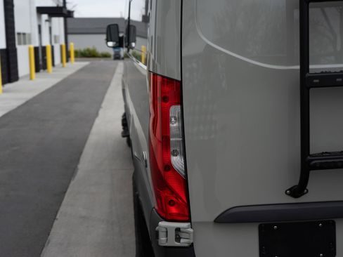 Used 2020 Mercedes-Benz Sprinter 3500 image 26