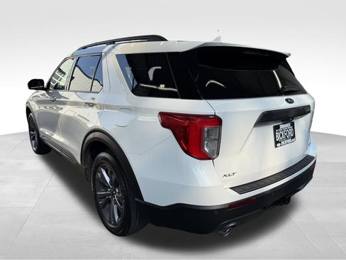 Used 2023 Ford Explorer XLT w/ Equipment Group 202A AWD/4WD image 8