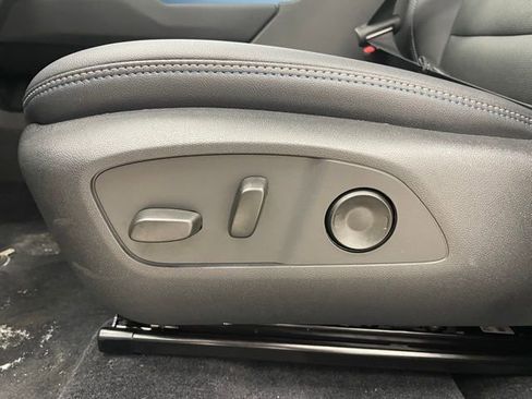 New 2026 Chevrolet Equinox EV LT image 9