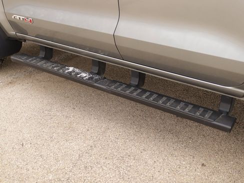 Used 2023 GMC Canyon AT4 image 39