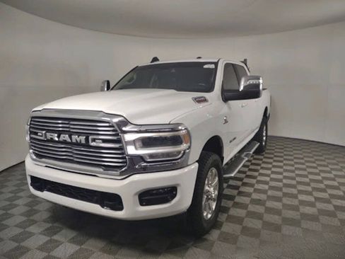 Used 2023 RAM 2500 Laramie AWD/4WD image 3