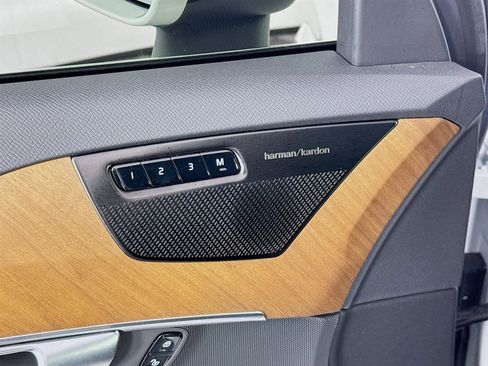 Used 2024 Volvo XC90 B6 Plus image 22