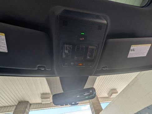 Used 2024 Volkswagen Atlas Cross Sport SE w/ Panoramic Sunroof Package image 28