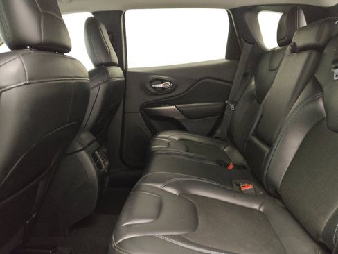 Used 2020 Jeep Cherokee Latitude Plus image 18