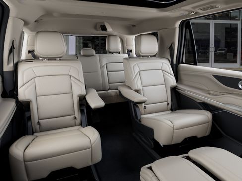 New 2027 Lincoln Navigator Reserve AWD/4WD image 11