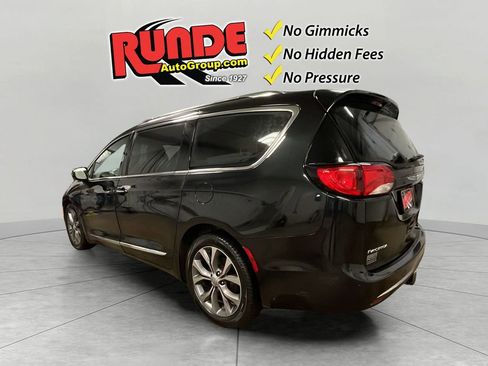 Used 2020 Chrysler Pacifica Limited w/ Tire & Wheel Group image 3