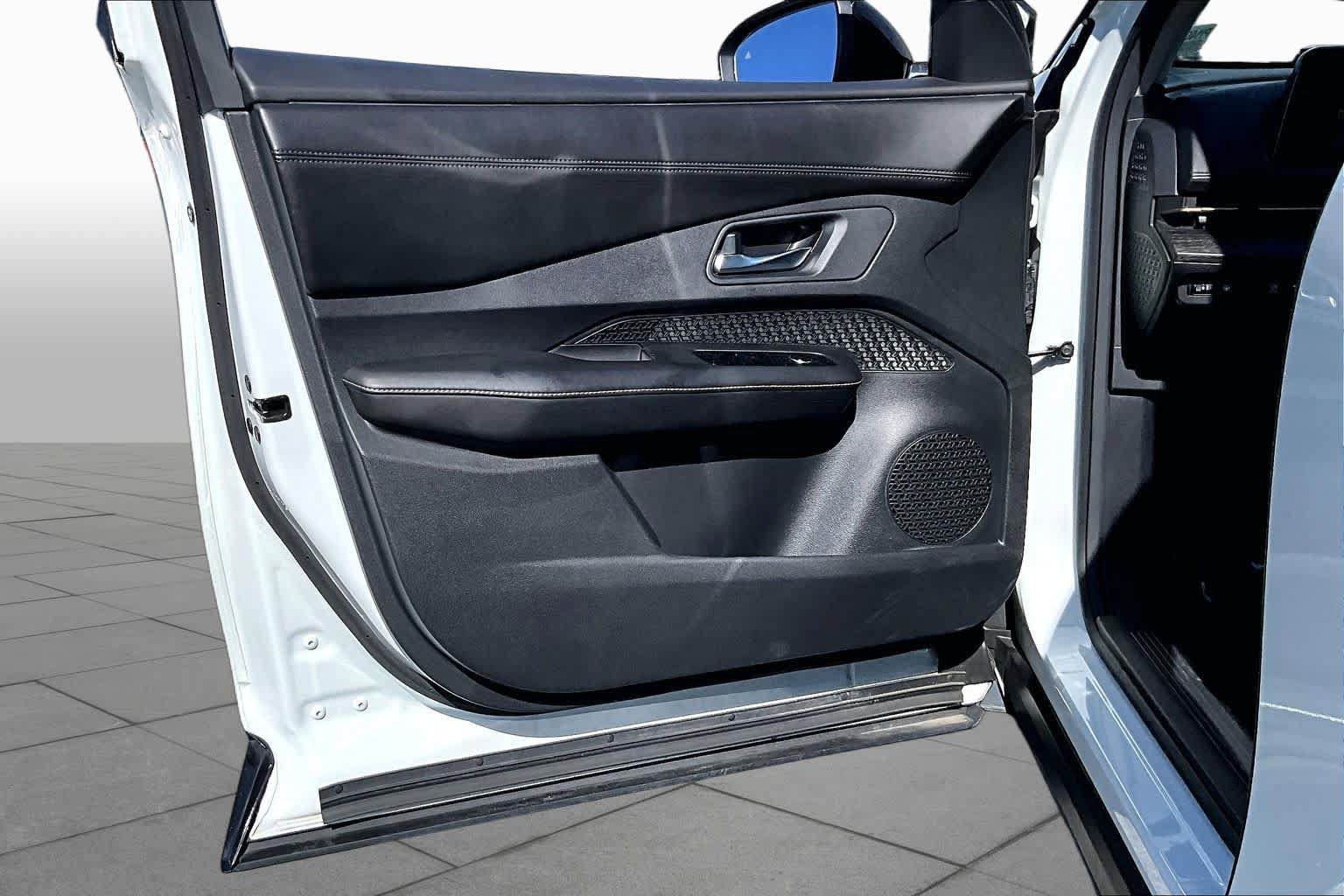 Used 2023 Nissan Ariya FWD image 20
