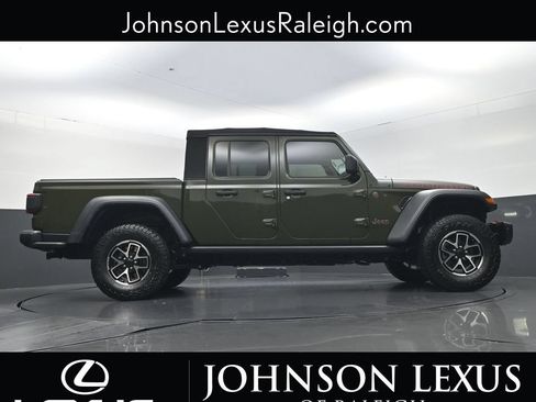Used 2024 Jeep Gladiator Rubicon w/ Convenience Group AWD/4WD image 22