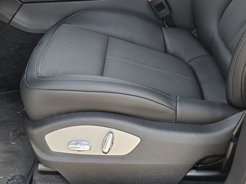 Certified 2025 Porsche Macan image 24