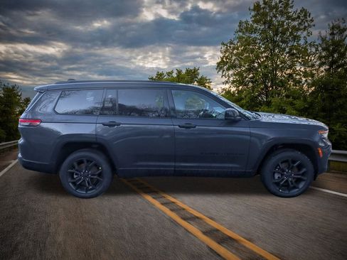 New 2025 Jeep Grand Cherokee L Limited image 2