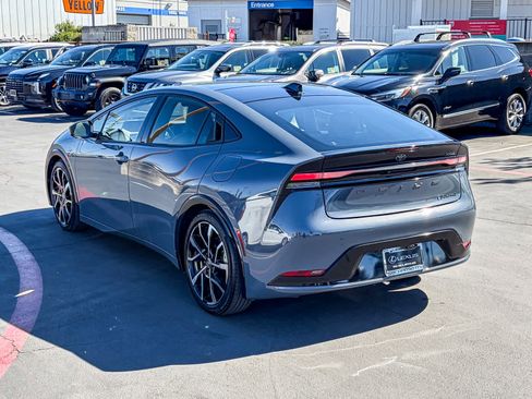 Used 2023 Toyota Prius Prime Premium image 2