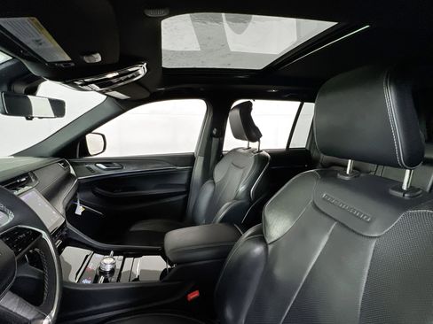 Used 2023 Jeep Grand Cherokee Overland w/ Luxury Tech Group IV image 22