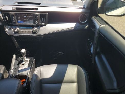 Used 2018 Toyota RAV4 Limited AWD/4WD image 19