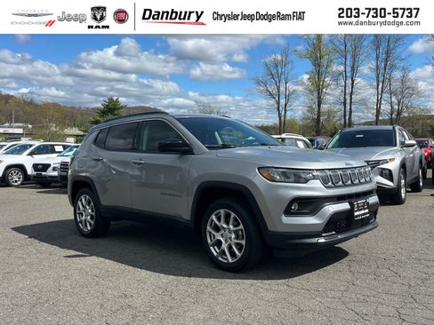 Used 2022 Jeep Compass Latitude AWD/4WD image 1