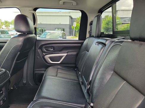 Used 2019 Nissan Titan PRO-4X w/ Pro-4x Convenience Package AWD/4WD image 17