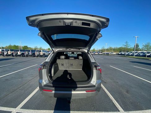 Used 2025 Chevrolet Equinox LT w/ Convenience Package II FWD image 26