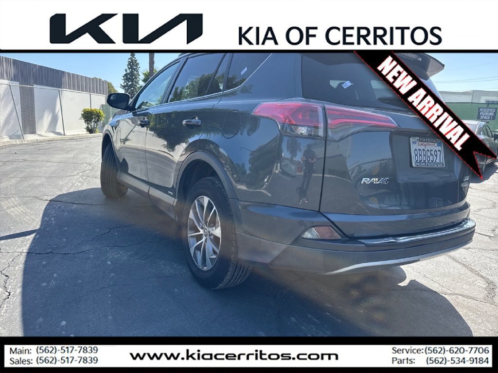 Used 2017 Toyota RAV4 XLE AWD/4WD image 3
