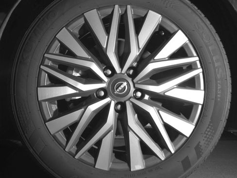Used 2025 Nissan Altima 2.5 SV FWD image 15