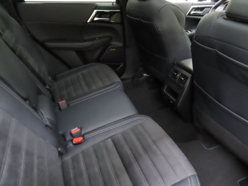 New 2025 Mitsubishi Outlander SE image 24