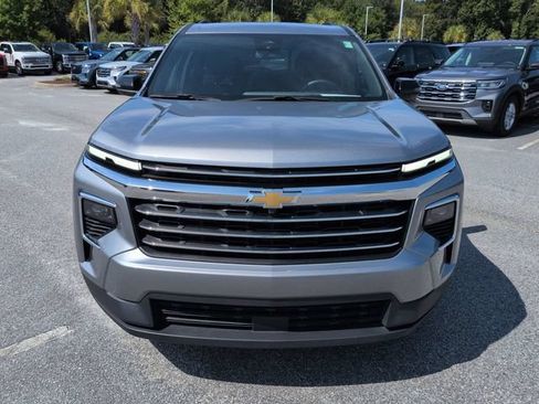 Used 2025 Chevrolet Traverse LT w/ Driver Confidence Package FWD image 9