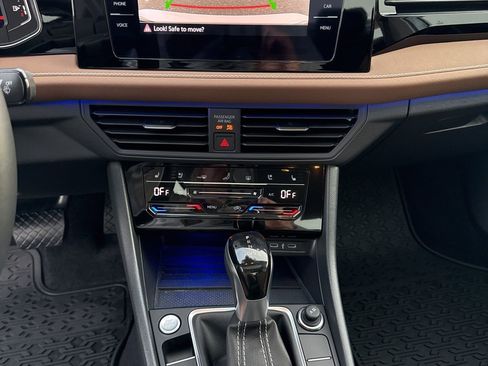 Used 2025 Volkswagen Jetta SEL image 22