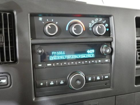 Used 2016 Chevrolet Express 3500 RWD image 4