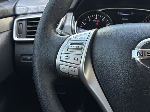 Used 2016 Nissan Rogue S FWD image 27