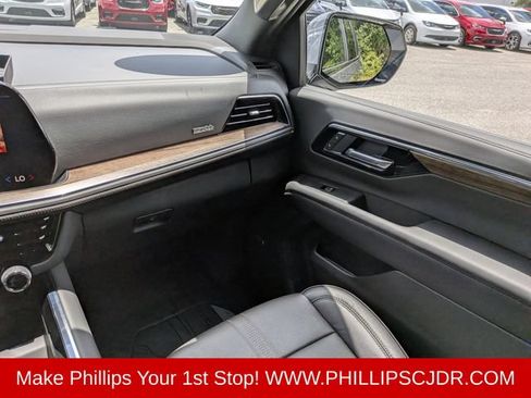 Used 2026 Chevrolet Tahoe High Country AWD/4WD image 17