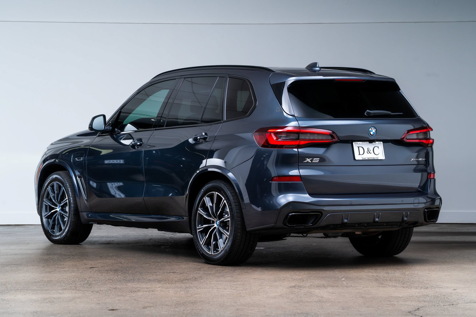Used 2022 BMW X5 xDrive45e w/ M Sport Package AWD/4WD image 5