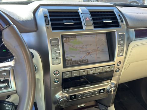 Used 2019 Lexus GX 460 image 17