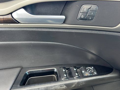 Used 2013 Ford Fusion SE FWD image 12