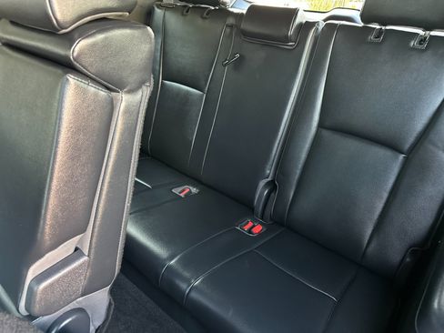 Used 2023 Toyota Highlander XLE image 16