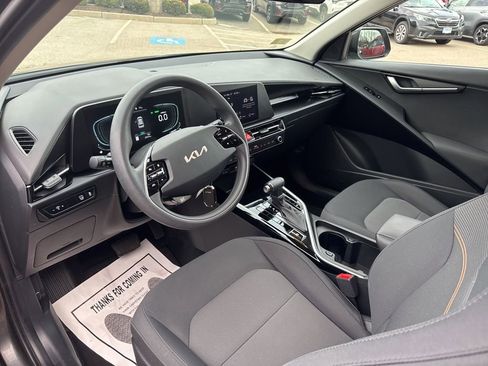 Used 2025 Kia Niro LX image 11