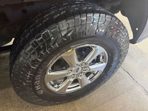 Used 2018 Ford F150 XLT w/ Equipment Group 302A Luxury AWD/4WD image 12