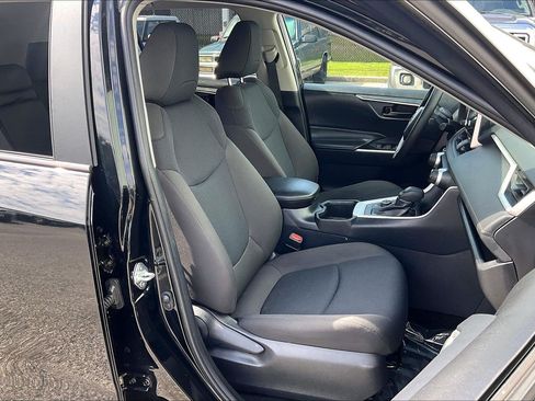 Used 2025 Toyota RAV4 LE AWD/4WD image 9