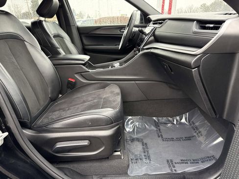 Used 2023 Jeep Grand Cherokee L Laredo image 25