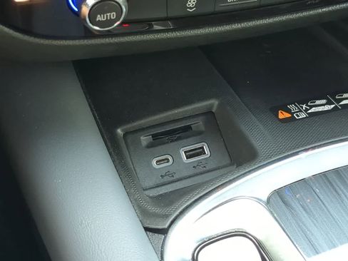 Used 2023 Buick Enclave Essence image 31