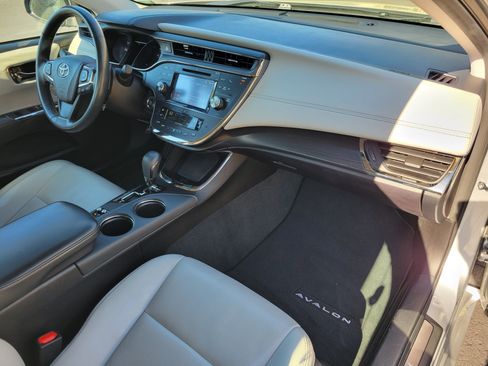 Used 2017 Toyota Avalon Limited w/ Carpet Mat Package image 12