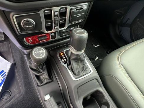 Certified 2024 Jeep Gladiator Mojave image 29