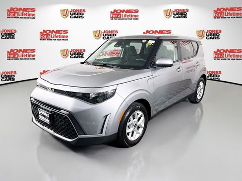 Used 2023 Kia Soul LX w/ LX Technology Package FWD image 11