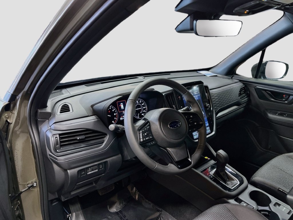 Used 2025 Subaru Forester Premium AWD/4WD image 9