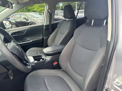 Used 2019 Toyota RAV4 LE w/ All Weather Liner Package AWD/4WD image 15