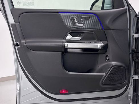 Certified 2025 Mercedes-Benz GLB 250 4MATIC image 17