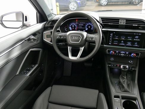 New 2025 Audi Q3 2.0T Premium image 25