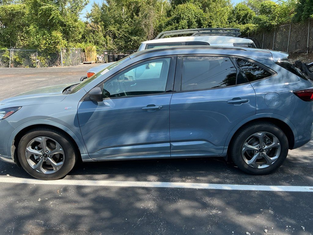 Used 2024 Ford Escape ST-Line w/ Tech Pack #1 FWD image 5