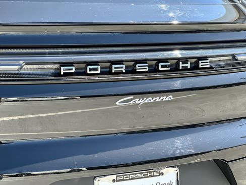 Certified 2025 Porsche Cayenne Coupe AWD/4WD image 27