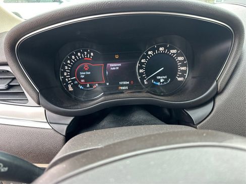 Used 2017 Lincoln MKC Premiere image 25